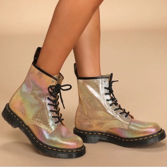 4 Girls Dr. Marten’s Pascal J 1460 Irridescent Pebbled Rainbow Boots - Picture 2 of 15